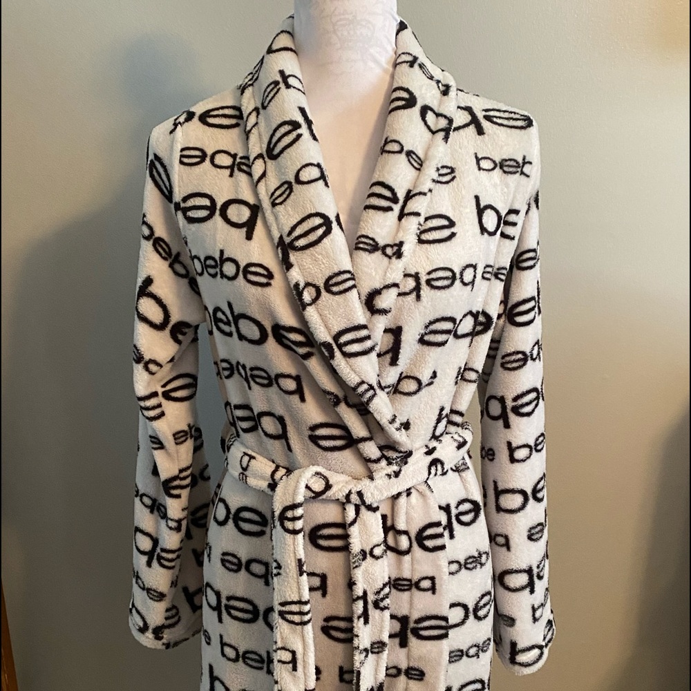 Bebe bathrobe great condition